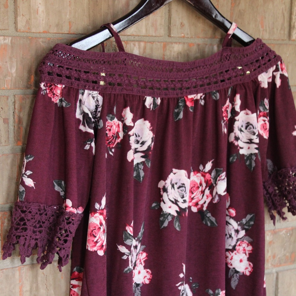 Off the Shoulder/Spaghetti Strap Burgandy Sz M